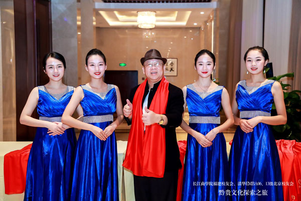 董事長(zhǎng)應(yīng)邀參觀茅臺(tái)集團(tuán)1.jpg